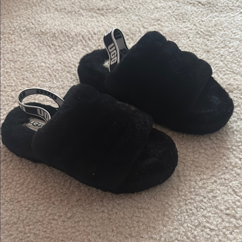 UGG Kids Black Fluff Yea Slides youth size 3